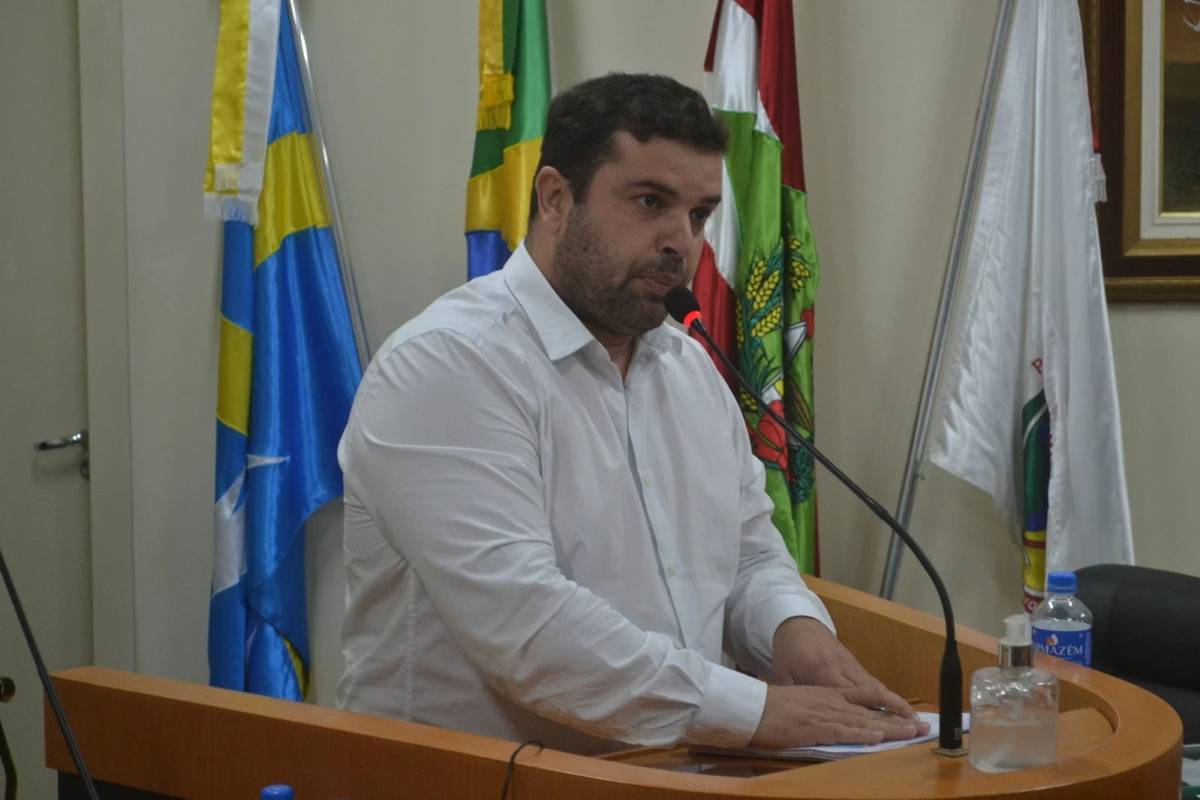 Capivari de Baixo: em sessão tumultuada, Câmara decide arquivar processo contra prefeito — foto 2