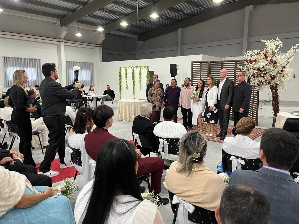 Casais oficializam união em ato coletivo em Balneário Arroio do Silva — foto 1