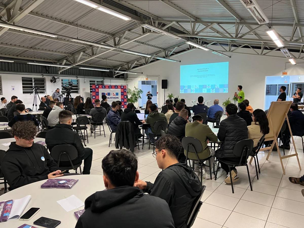 Primeiro dia do Hackathon UniSatc 2025 reúne ideias e desafios industriais — foto 1