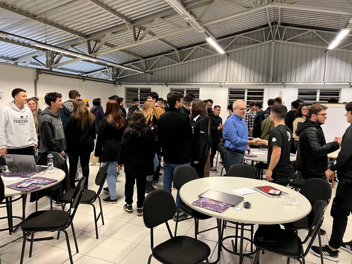 Primeiro dia do Hackathon UniSatc 2025 reúne ideias e desafios industriais — foto 2