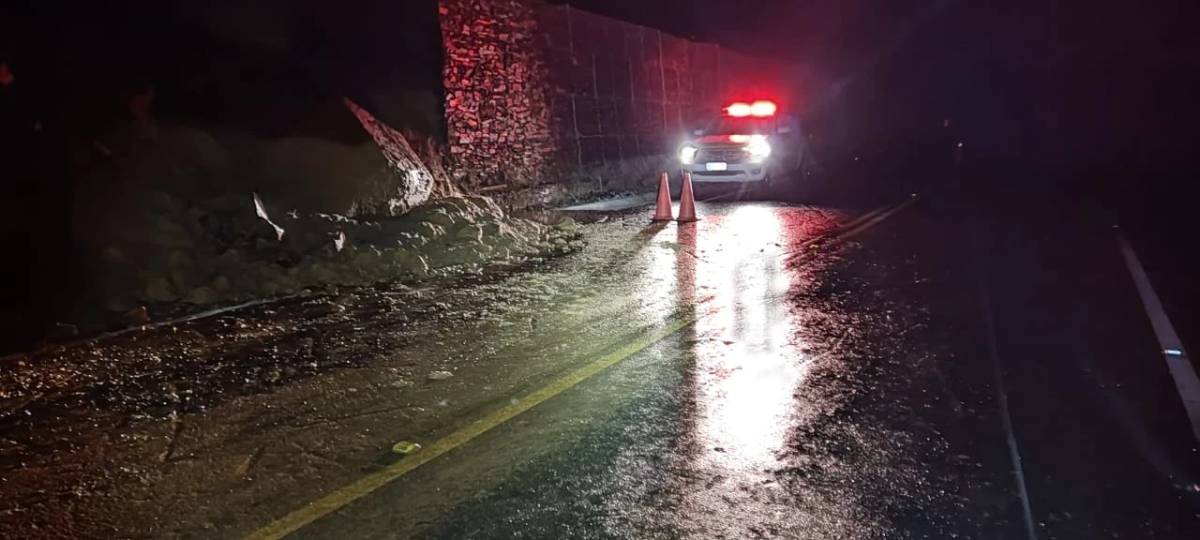 São Joaquim: fortes chuvas provocam queda de barreira na SC-110 — foto 2