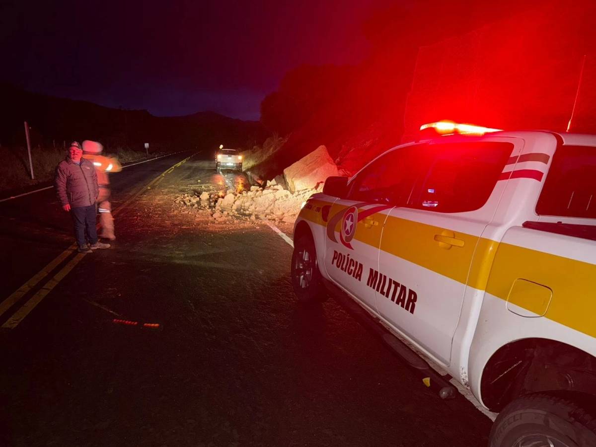 São Joaquim: fortes chuvas provocam queda de barreira na SC-110 — foto 4