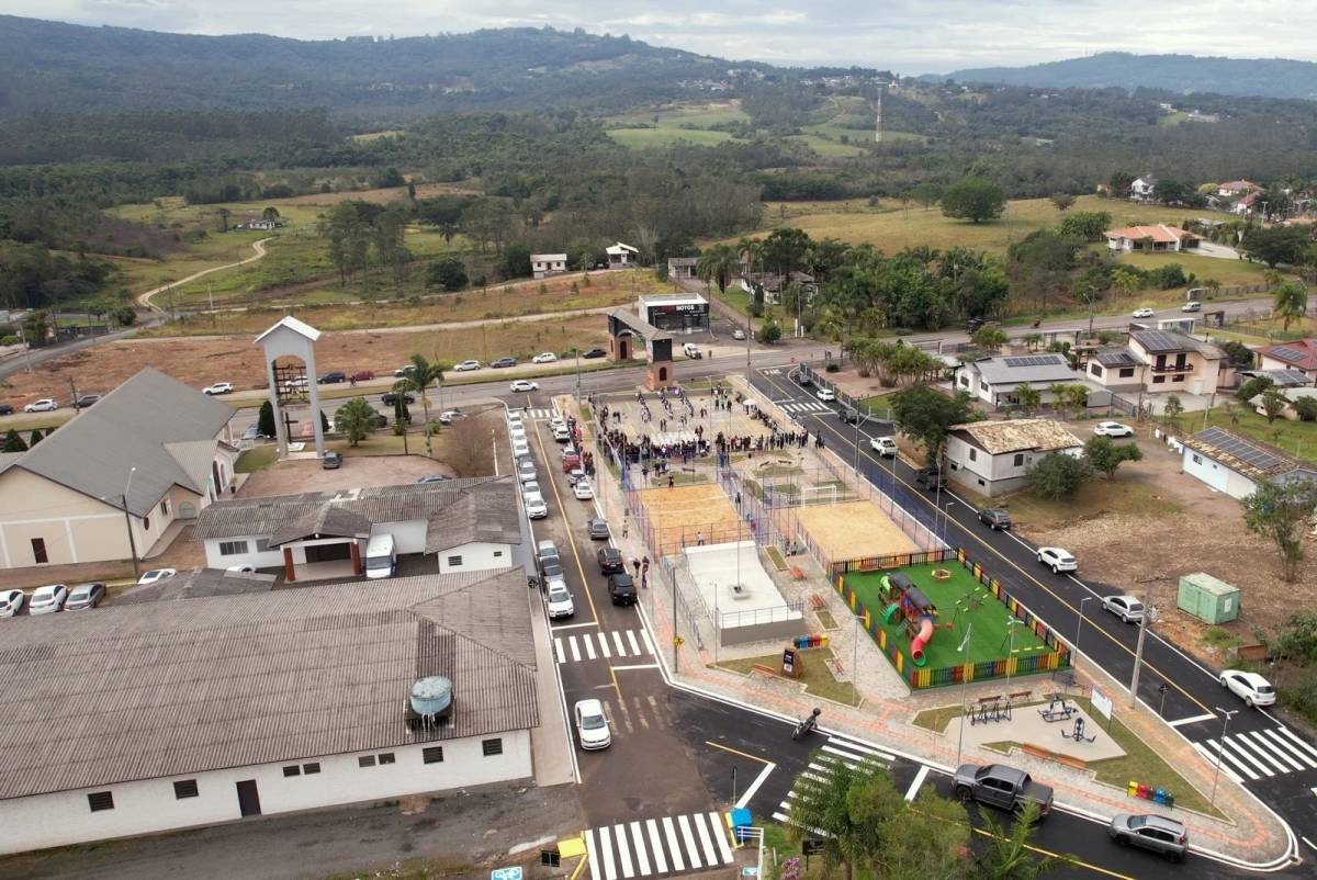 Comunidade celebra inauguração da Praça Vila São Jorge em Siderópolis — foto 6