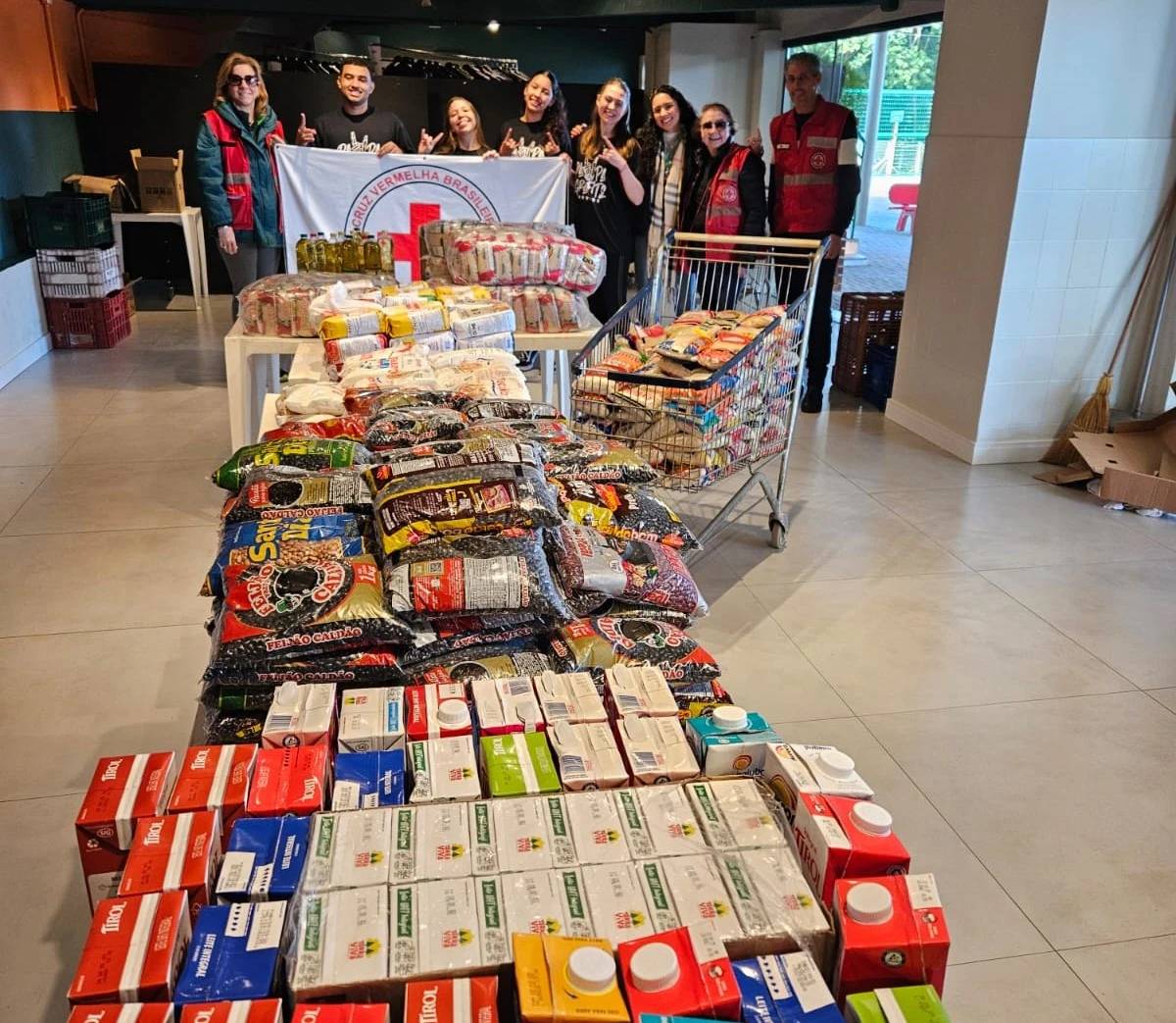 Gincana dos Cursos Técnicos da Satc arrecada mais de uma tonelada de alimentos para famílias vulneráveis — foto 1