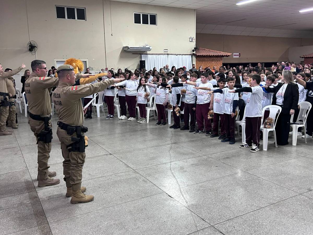 Urussanga realiza a formatura de 250 crianças pelo Proerd — foto 4