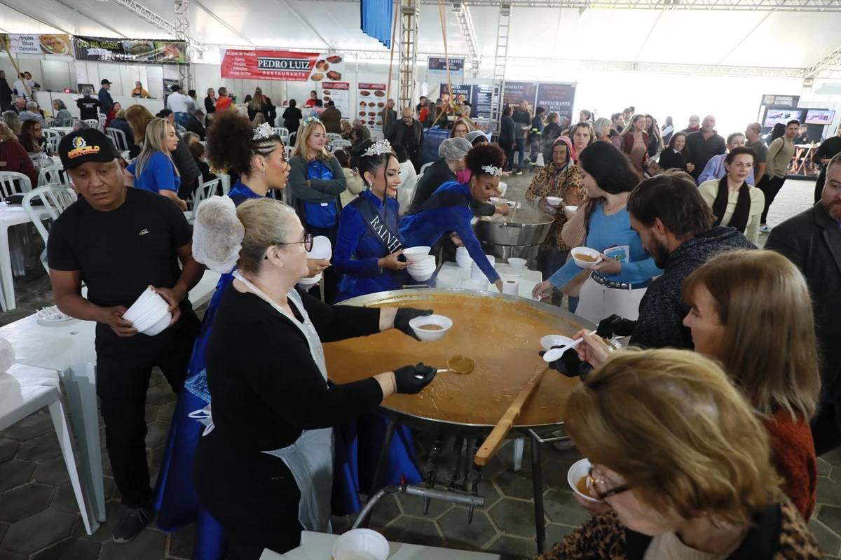 Festa da Tainha bate recorde de público e atrai mais de 100 mil visitantes — foto 1