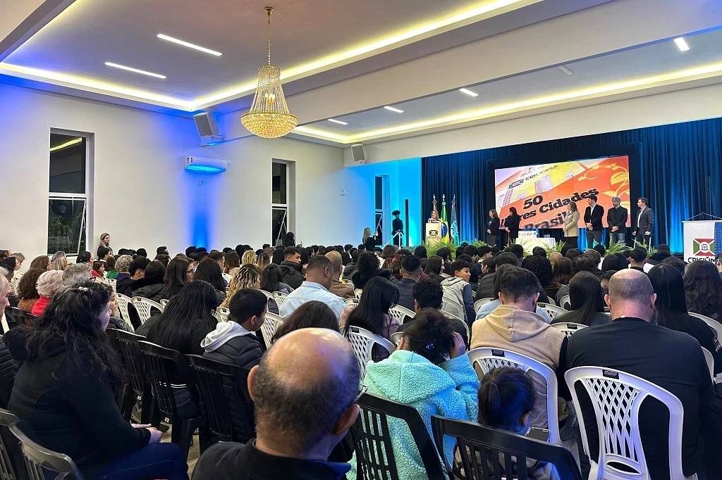 Formatura do EJA de Criciúma celebra conquista de quase 250 estudantes — foto 3