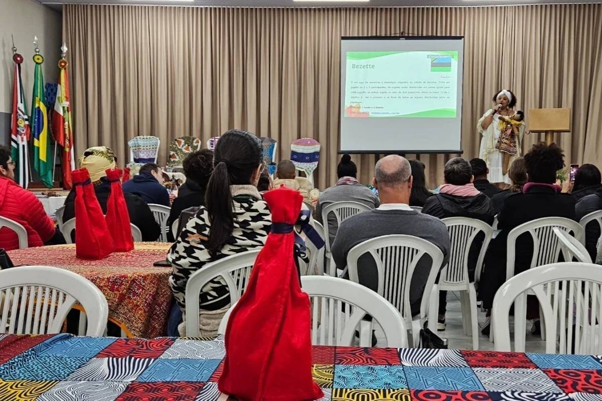 Professores de Criciúma participam de formação sobre cultura africana — foto 1