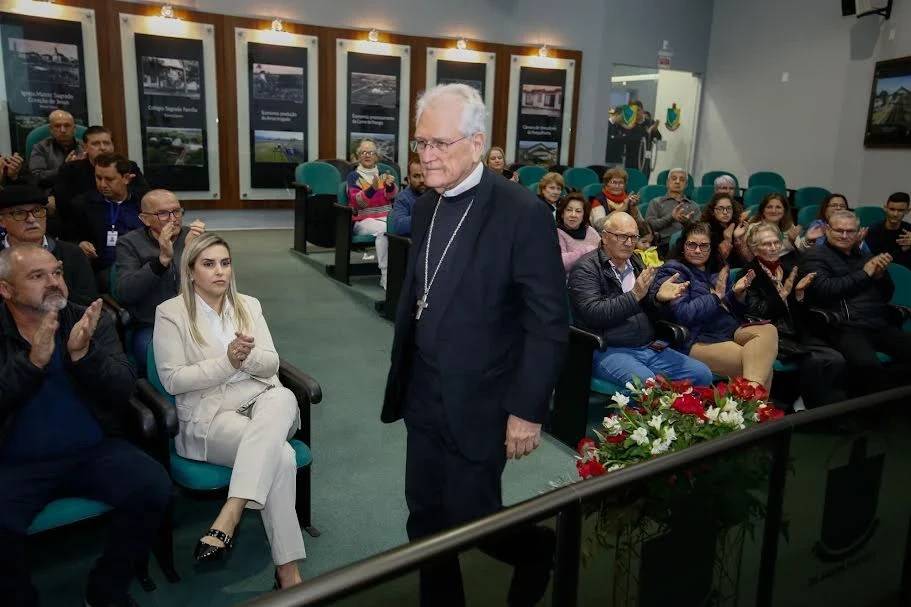 Dom Leonardo Steiner é homenageado em Sessão Solene e entra para mural de Forquilhinha — foto 2