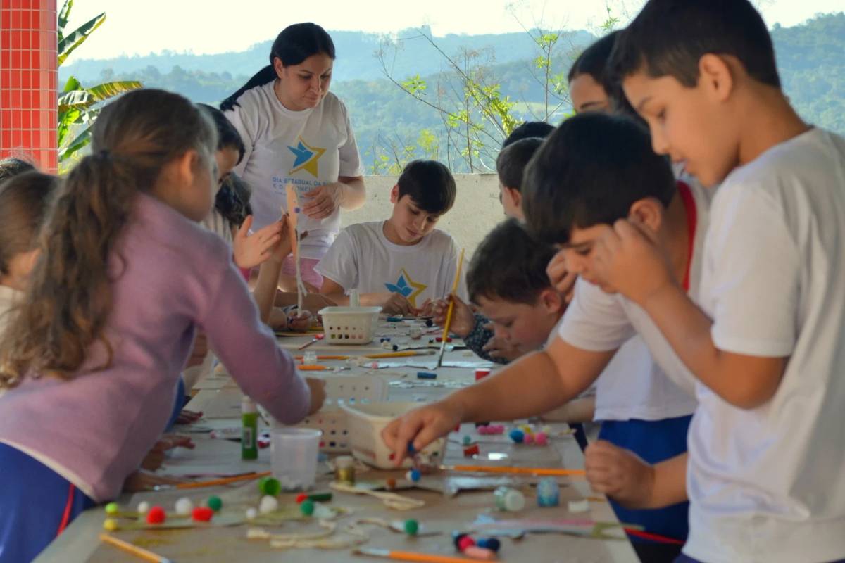 Escola de Criciúma celebra o Dia da Paz e da Conciliação com contação de histórias — foto 3