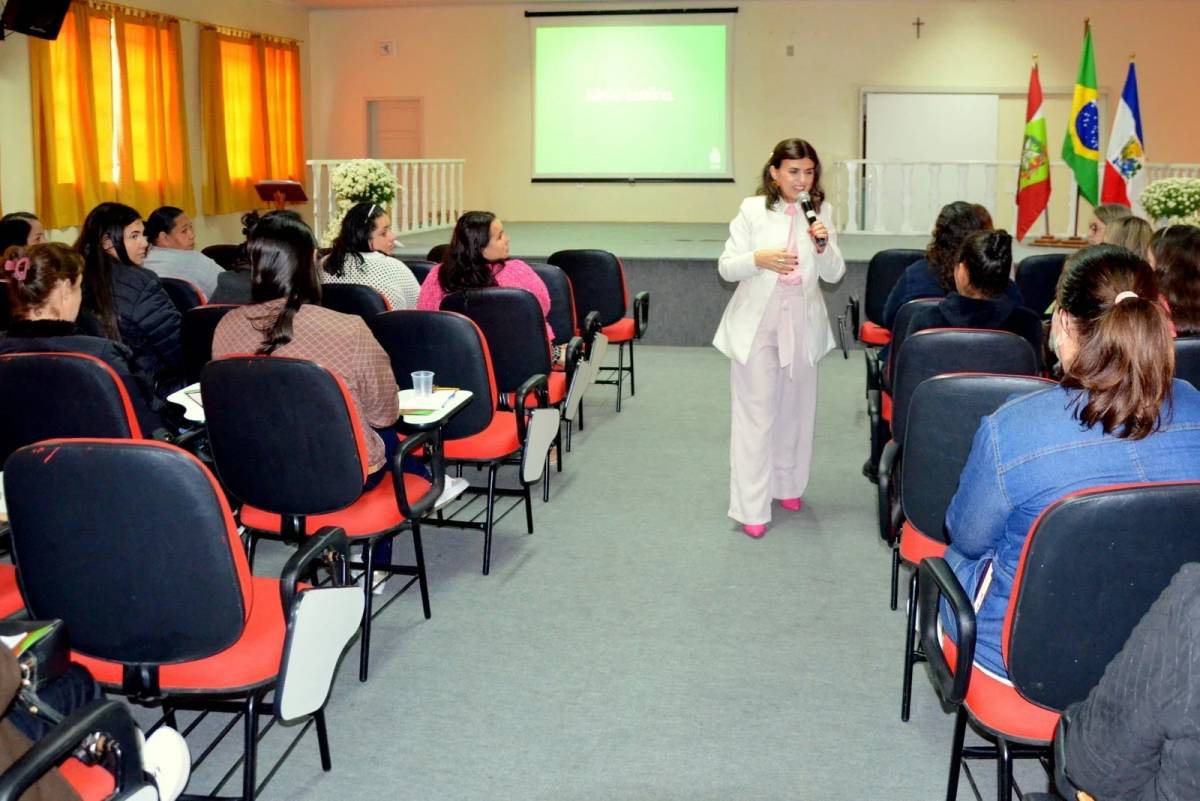 Semana pedagógica: profissionais da educação passam por formação sobre inteligência emocional — foto 1