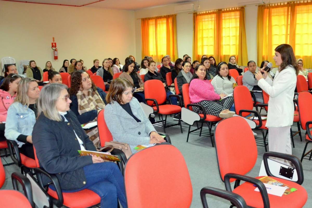 Semana pedagógica: profissionais da educação passam por formação sobre inteligência emocional — foto 2