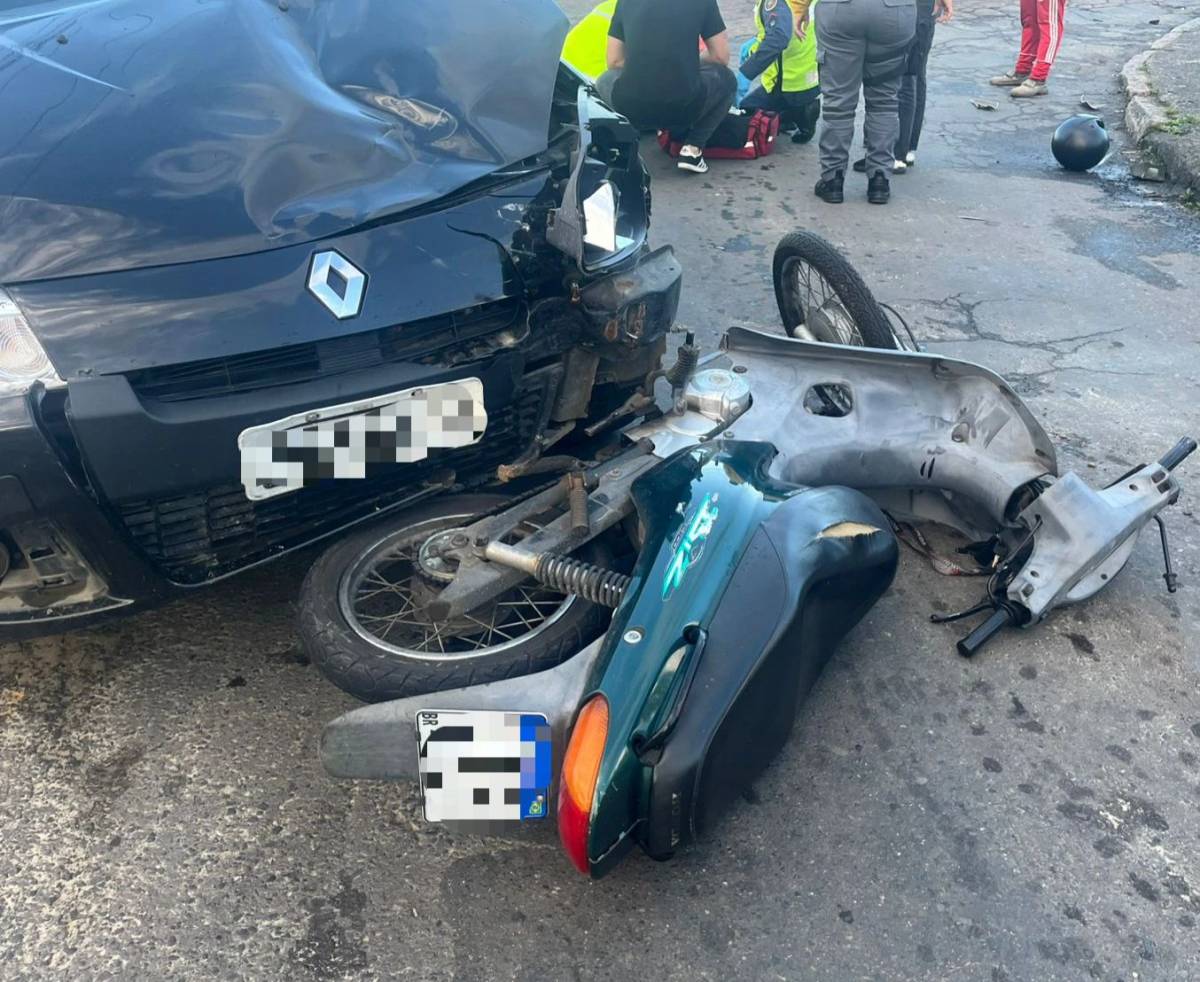 Motociclista fica gravemente ferido após ter a frente cortada por carro em Criciúma — foto 5