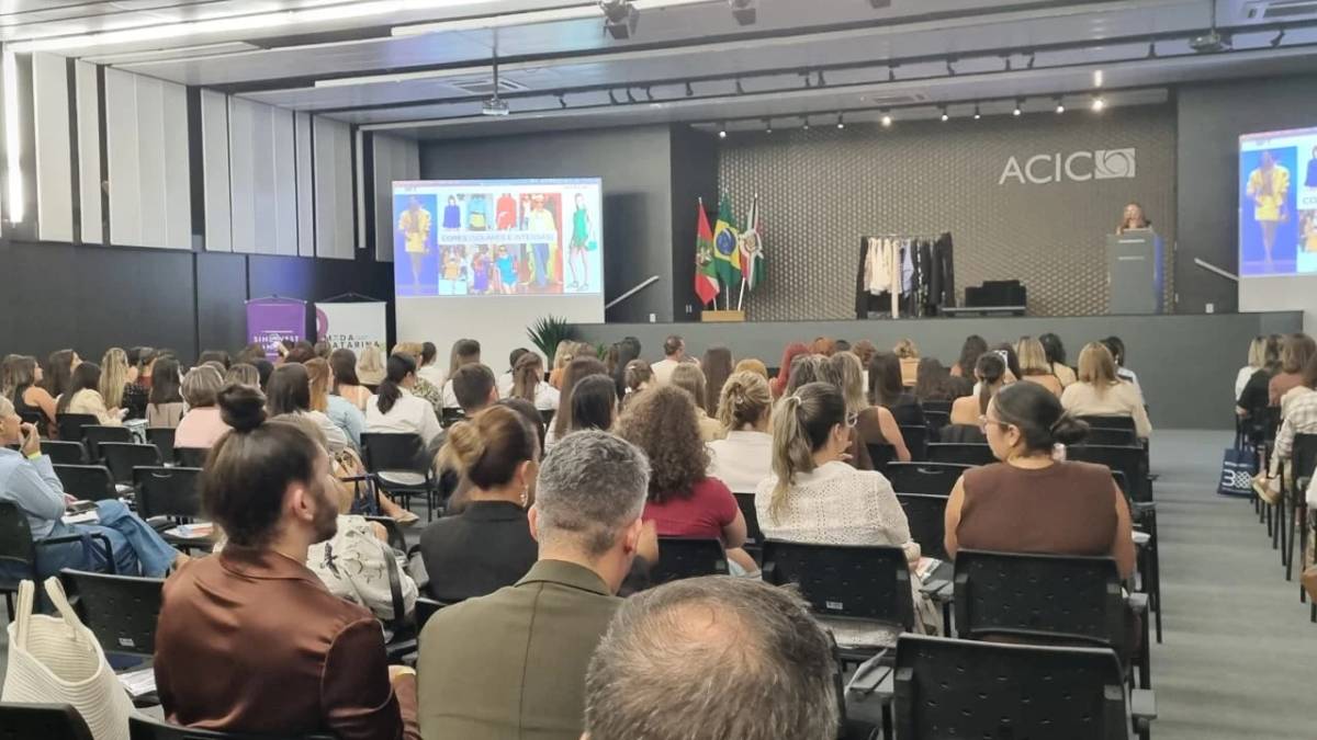 Acic recebe estilista em palestra sobre as tendências do inverno 2026 — foto 1