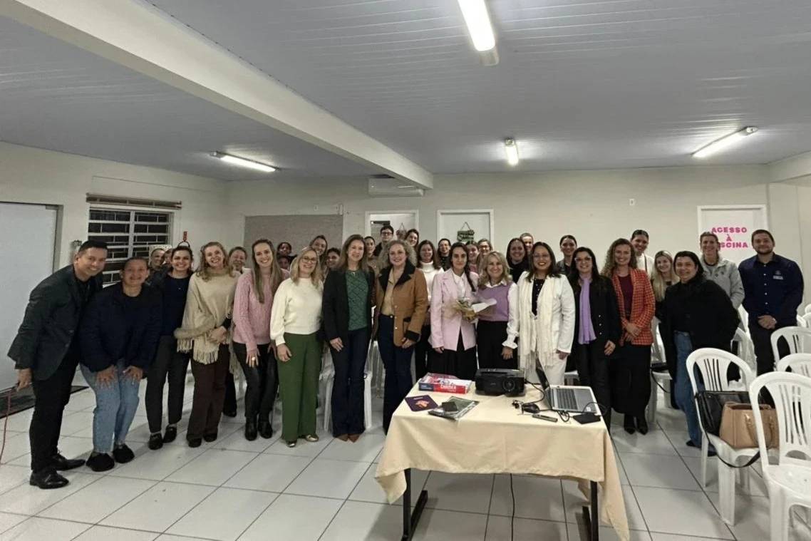 Palestra sobre comunicação não violenta reúne mulheres em noite de reflexão em Morro da Fumaça — foto 1