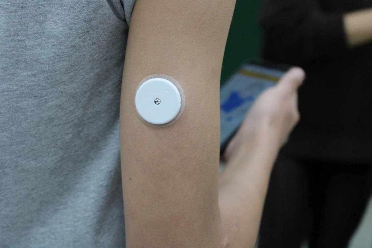 Criciúma realiza entrega de sensores de glicose para crianças e adolescentes com diabetes — foto 1