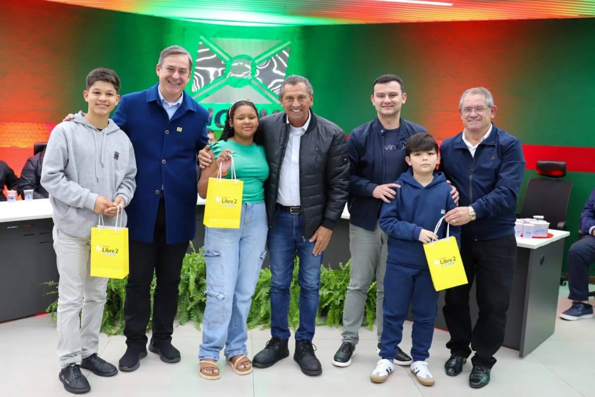 Criciúma realiza entrega de sensores de glicose para crianças e adolescentes com diabetes — foto 2