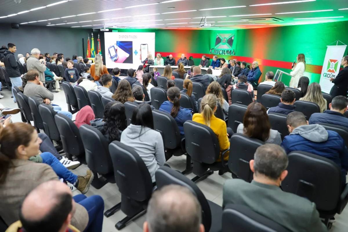 Criciúma realiza entrega de sensores de glicose para crianças e adolescentes com diabetes — foto 3