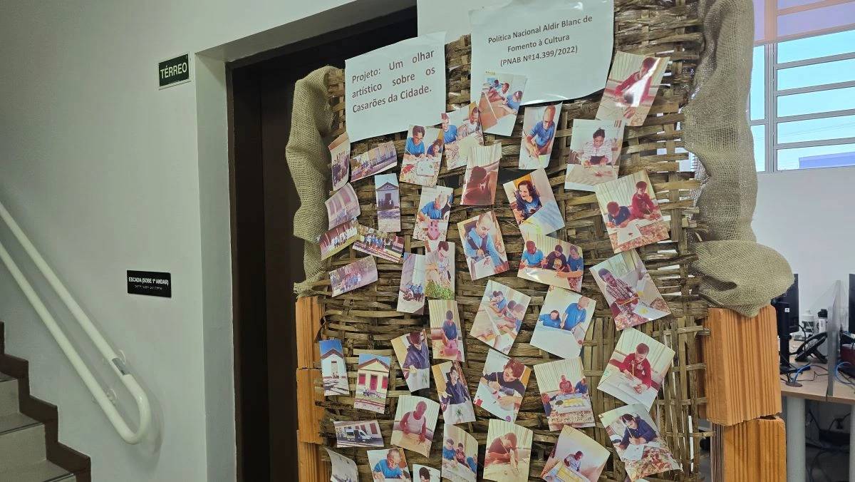 Paço Municipal de Morro da Fumaça recebe exposição artística de educandos da Apae fumacense — foto 1