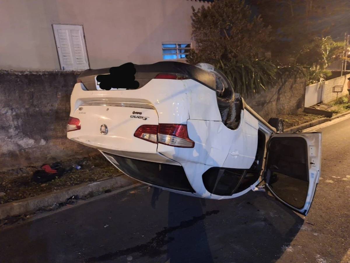 Idosa fica ferida após colisão entre carros em Criciúma — foto 2