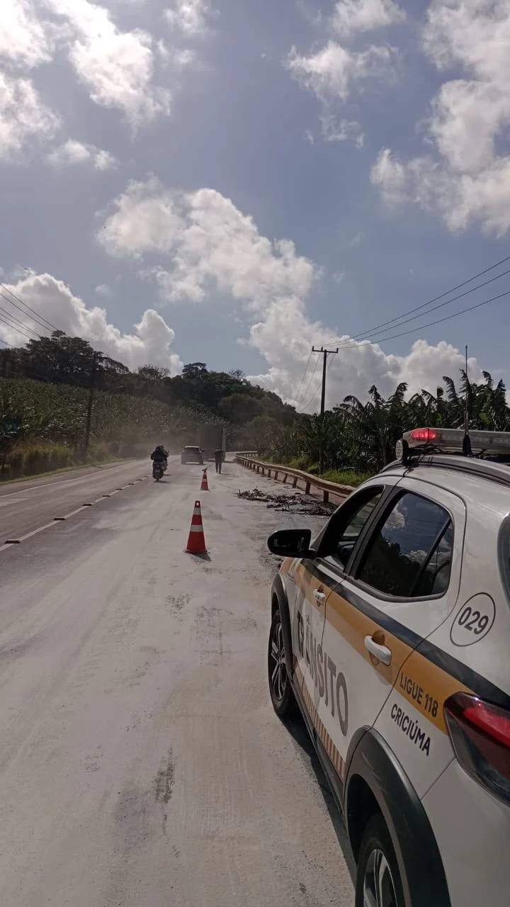 Vídeo: grande derramamento de óleo é registrado no Morro da Bananeira — foto 1