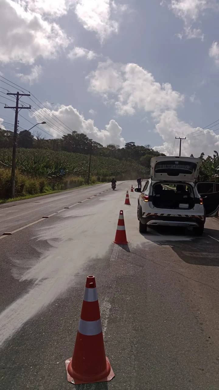 Vídeo: grande derramamento de óleo é registrado no Morro da Bananeira — foto 2