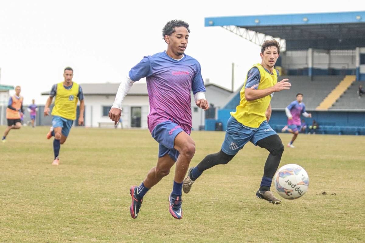 Times profissional e Sub-20 do Caravaggio realizam jogo-treino na Montanha — foto 1