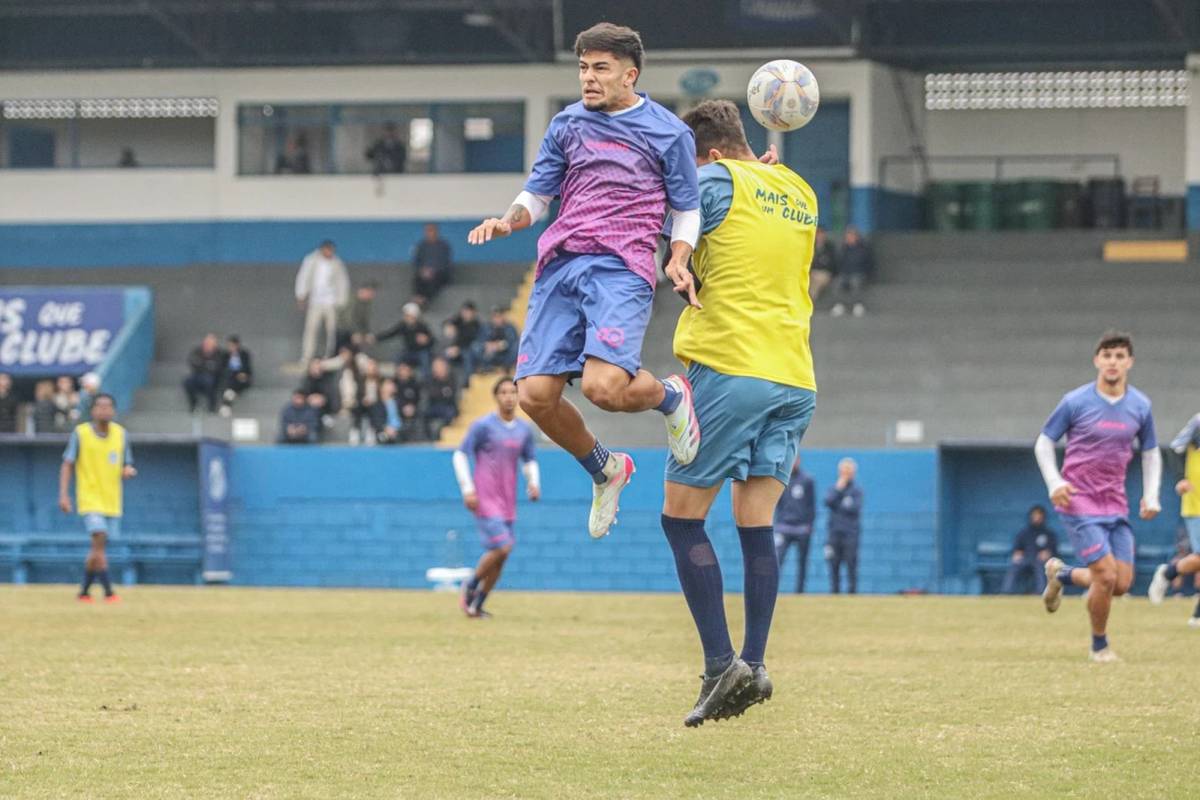 Times profissional e Sub-20 do Caravaggio realizam jogo-treino na Montanha — foto 2