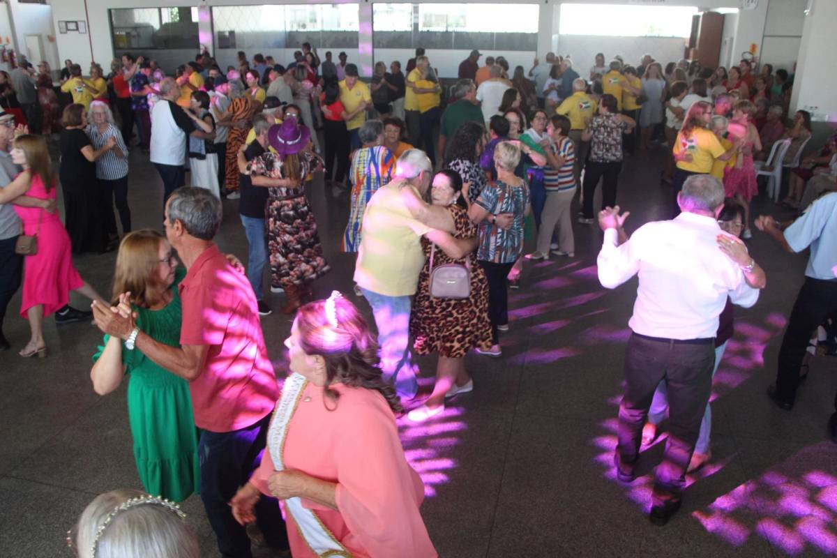 Morro da Fumaça promove segundo Baile da Terceira Idade de 2025 — foto 1