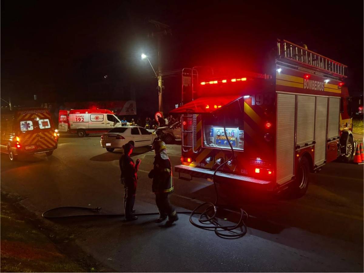 Fotos: colisão frontal mobiliza Corpo de Bombeiros e Samu em Içara — foto 1