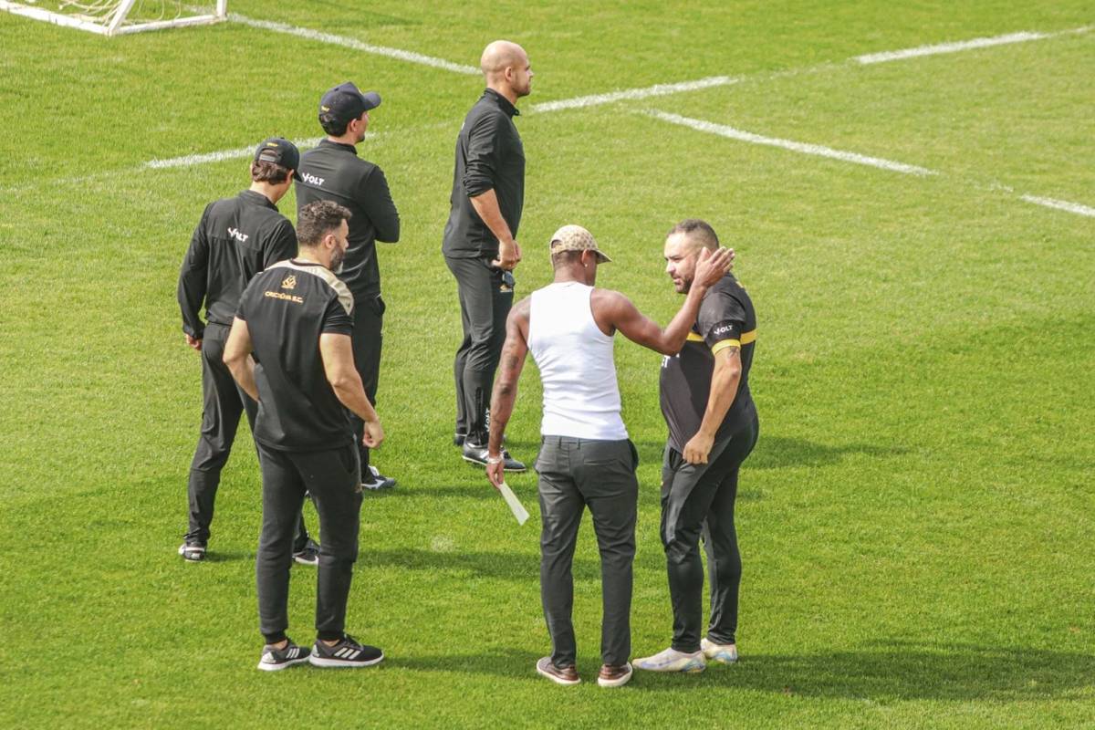 Vídeo: Marcelo Benevenuto se despede dos jogadores e comissão técnica no CT Antenor Angeloni — foto 1