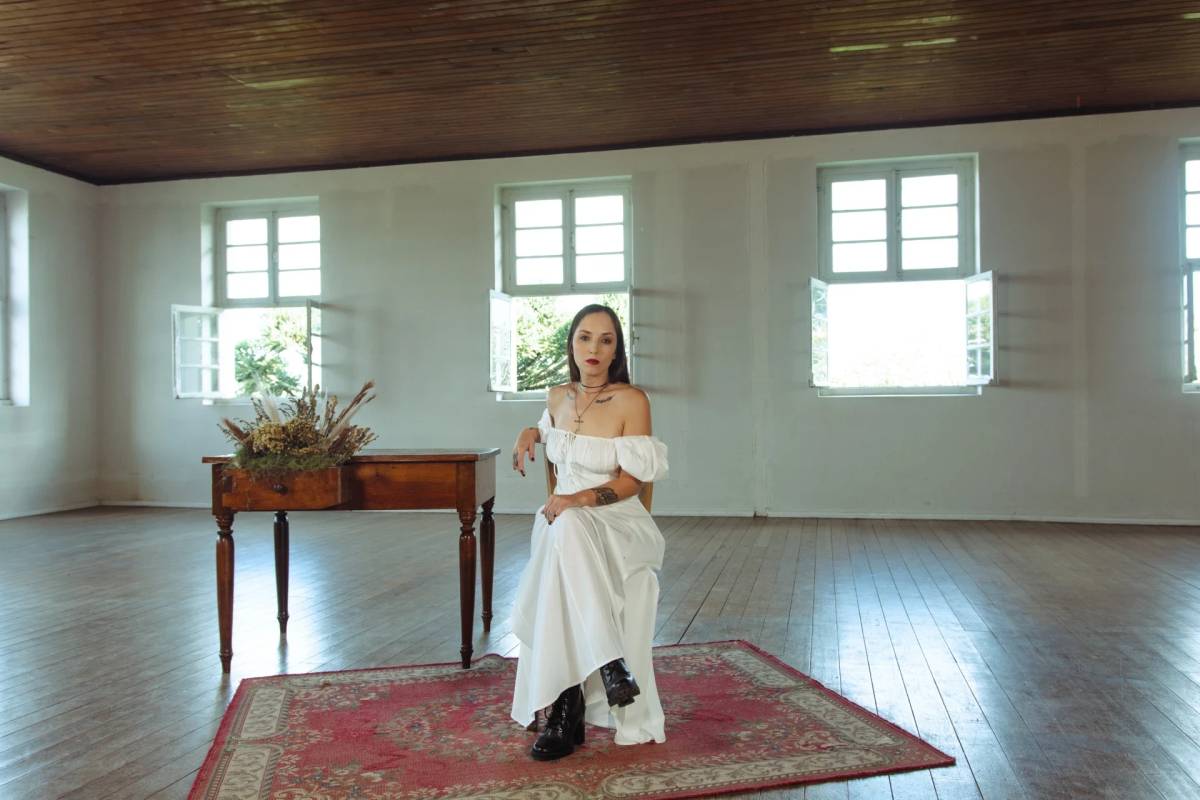 Cantora catarinense inova com ritmo tradicional e lança EP em homenagem a Anita Garibaldi — foto 1