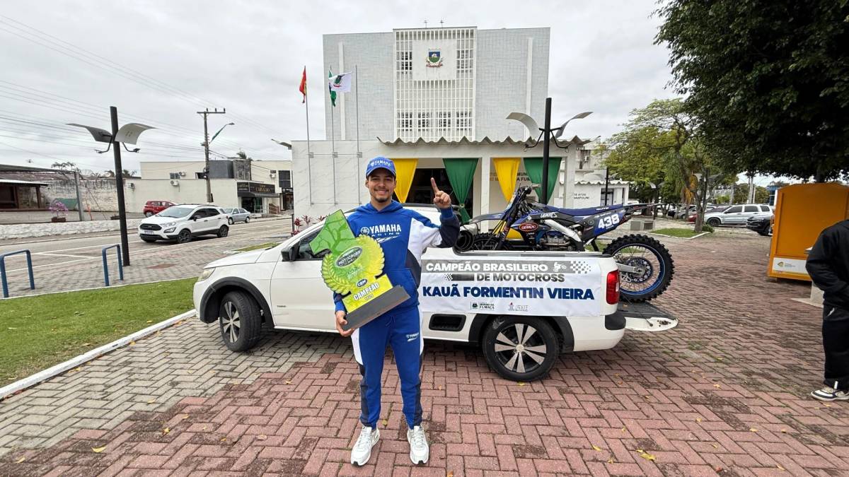 Campeão nacional de motocross é recebido com carreata em Morro da Fumaça — foto 1
