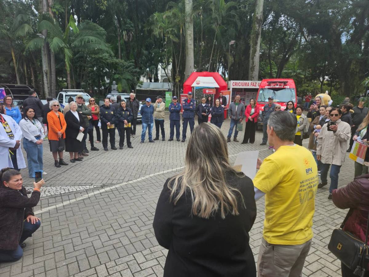 Setembro Amarelo: ação de conscientização é realizada na Praça Nereu Ramos — foto 1