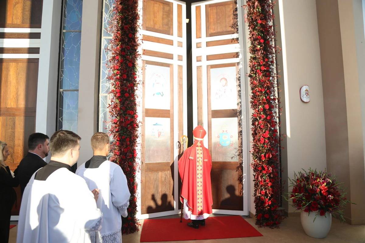 Basílica celebra um ano de elevação com abertura da Porta da Misericórdia — foto 8
