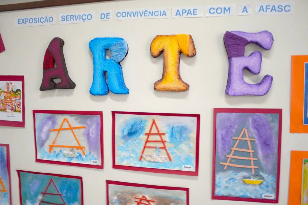 Afasc e Apae se unem para exposição de trabalhos de grupo de idosos — foto 1