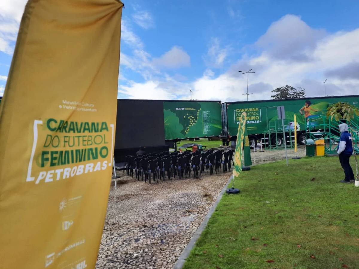 Carretas da Caravana do Futebol Feminino Petrobras são instaladas em Criciúma — foto 5