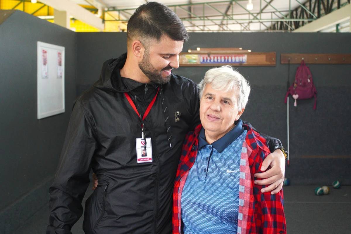 'Inspiração para todos nós': idosa com deficiência visual supera desafios e vira referência na Afasc — foto 2