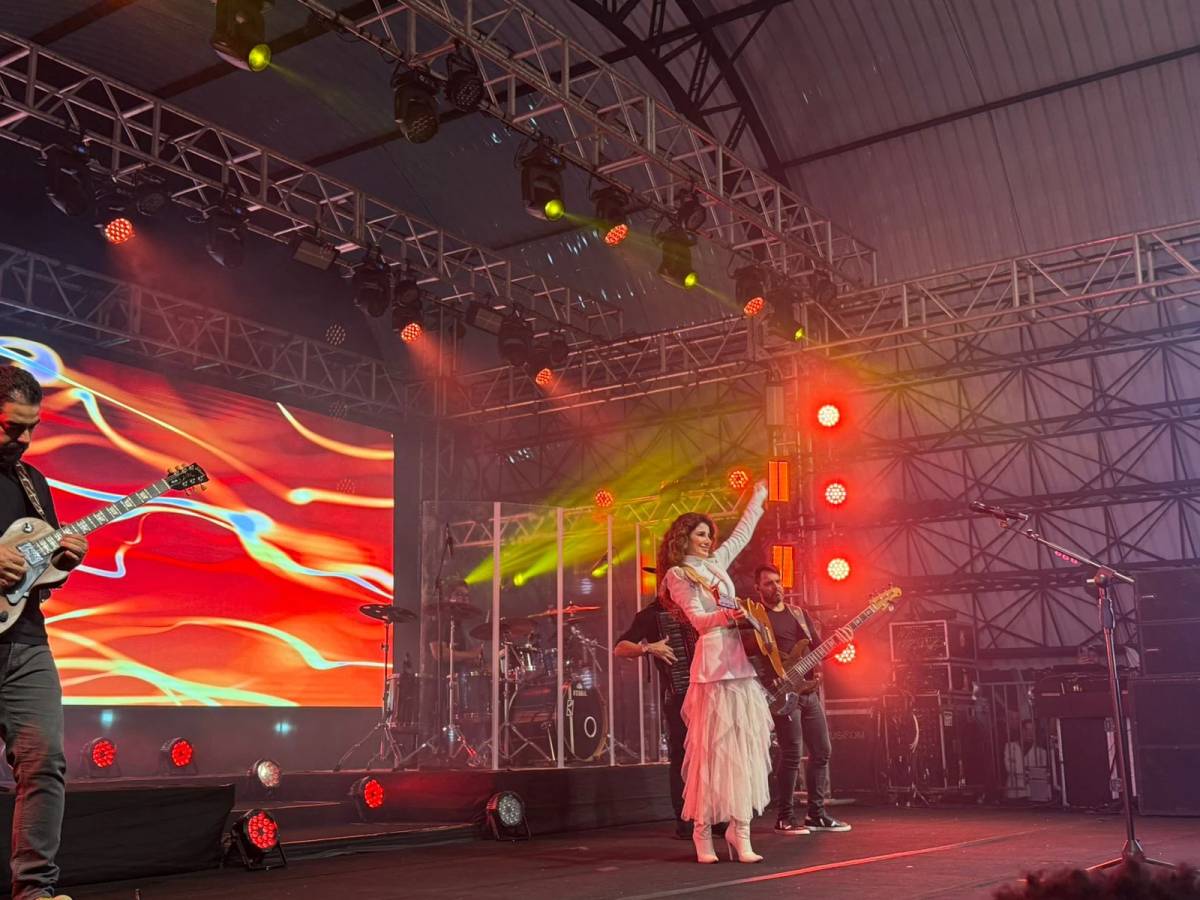 Mais de 15 mil pessoas acompanham show de Paula Fernandes na CocalFest — foto 2