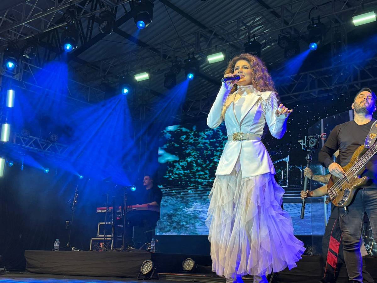 Mais de 15 mil pessoas acompanham show de Paula Fernandes na CocalFest — foto 1