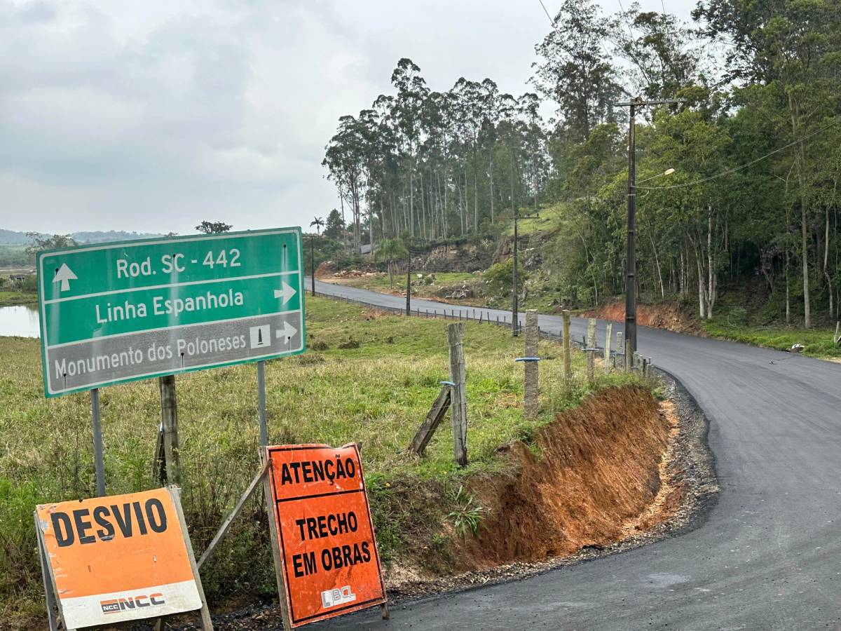 Estrada no interior de Cocal do Sul recebe asfalto e será entregue neste mês — foto 1