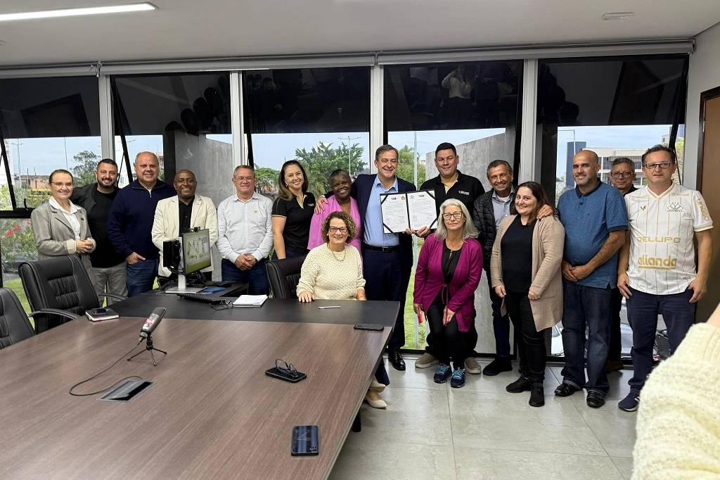 Assinada ordem de serviço para construção de praça no loteamento Las Vegas, em Criciúma — foto 2