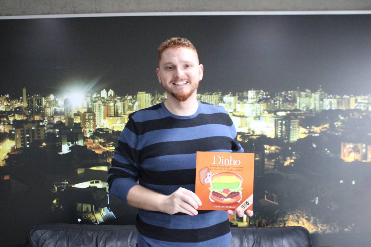Autor lança livro com história do x-salada em homenagem ao Centenário de Criciúma — foto 2