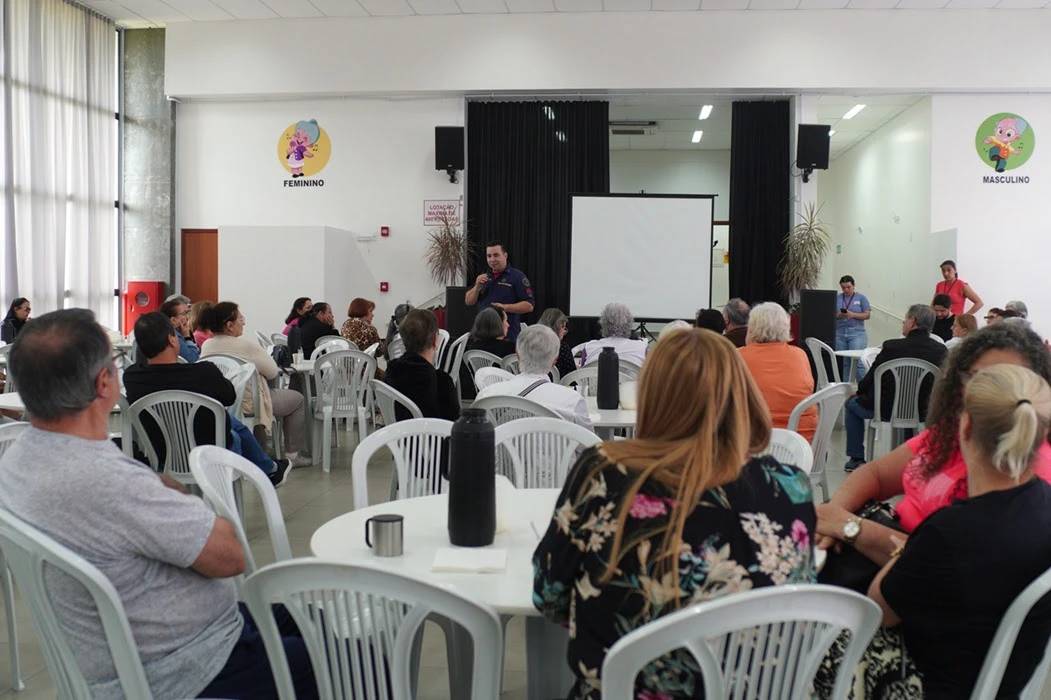Bombeiro Amigo 60+: projeto da Afasc aproxima idosos da segurança em Criciúma — foto 1