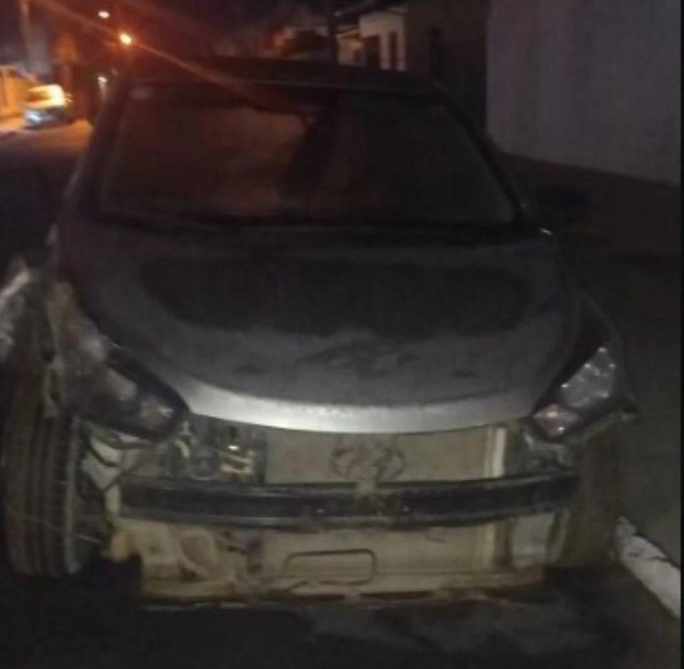 Criminosos roubam carro de idoso, se envolvem em acidente e abandonam veículo — foto 1