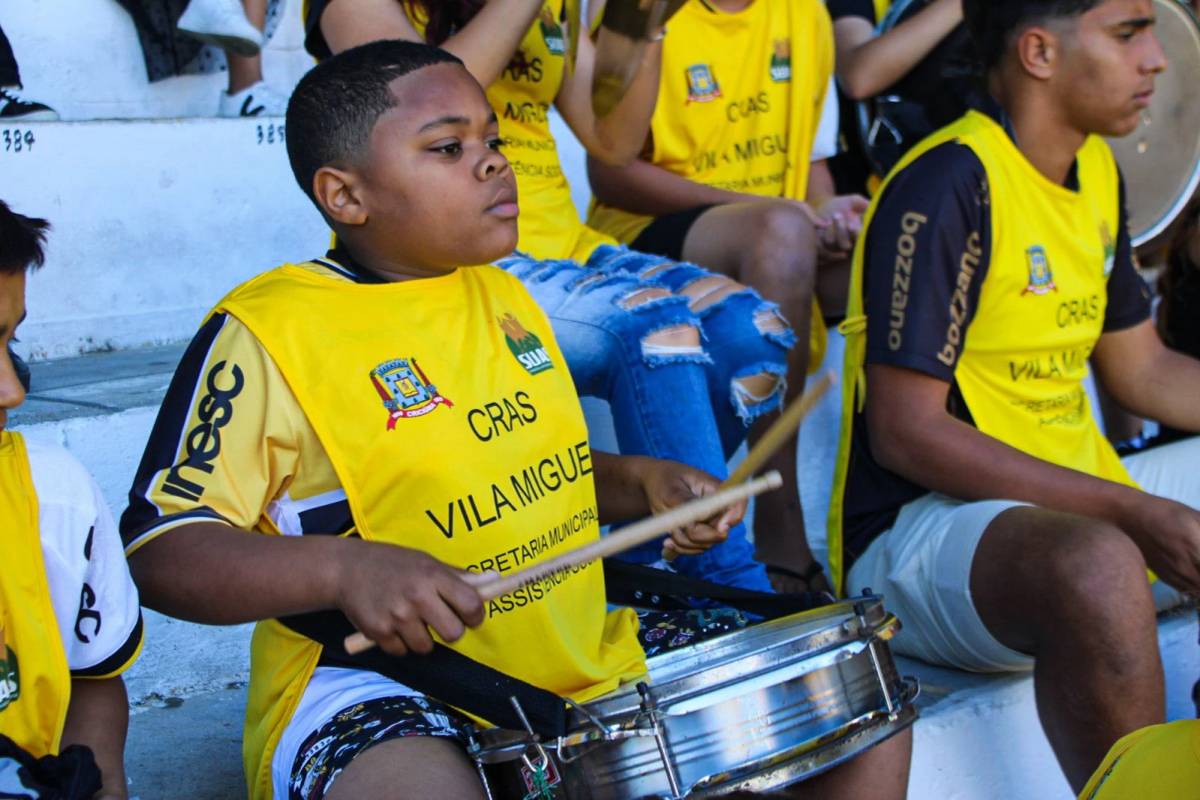 Mais de 300 crianças e adolescentes celebram goleada do Tigre no Heriberto Hülse — foto 1