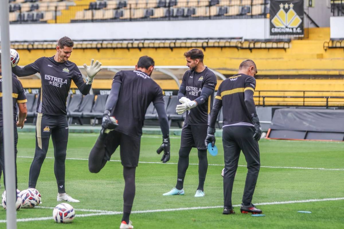 Goleiros do Tigre treinam normalmente no Majestoso — foto 3