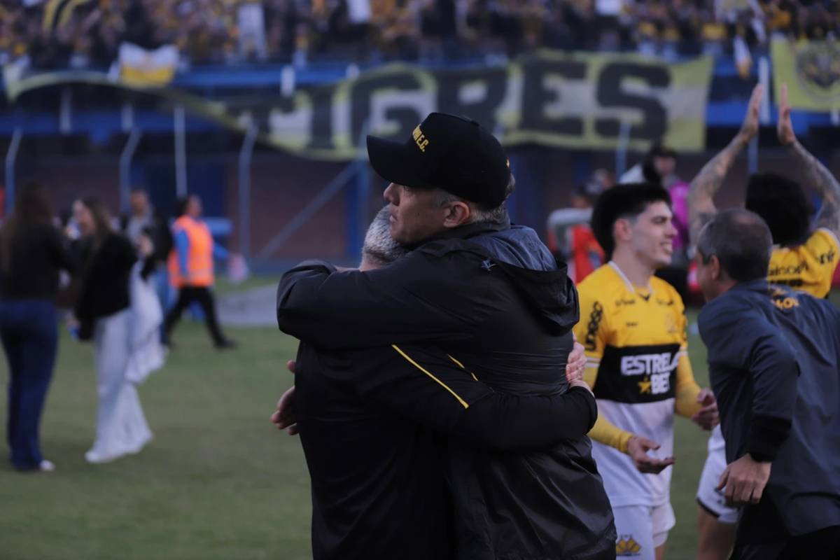 Veja as fotos e os gols do empate entre Avaí e Criciúma — foto 2
