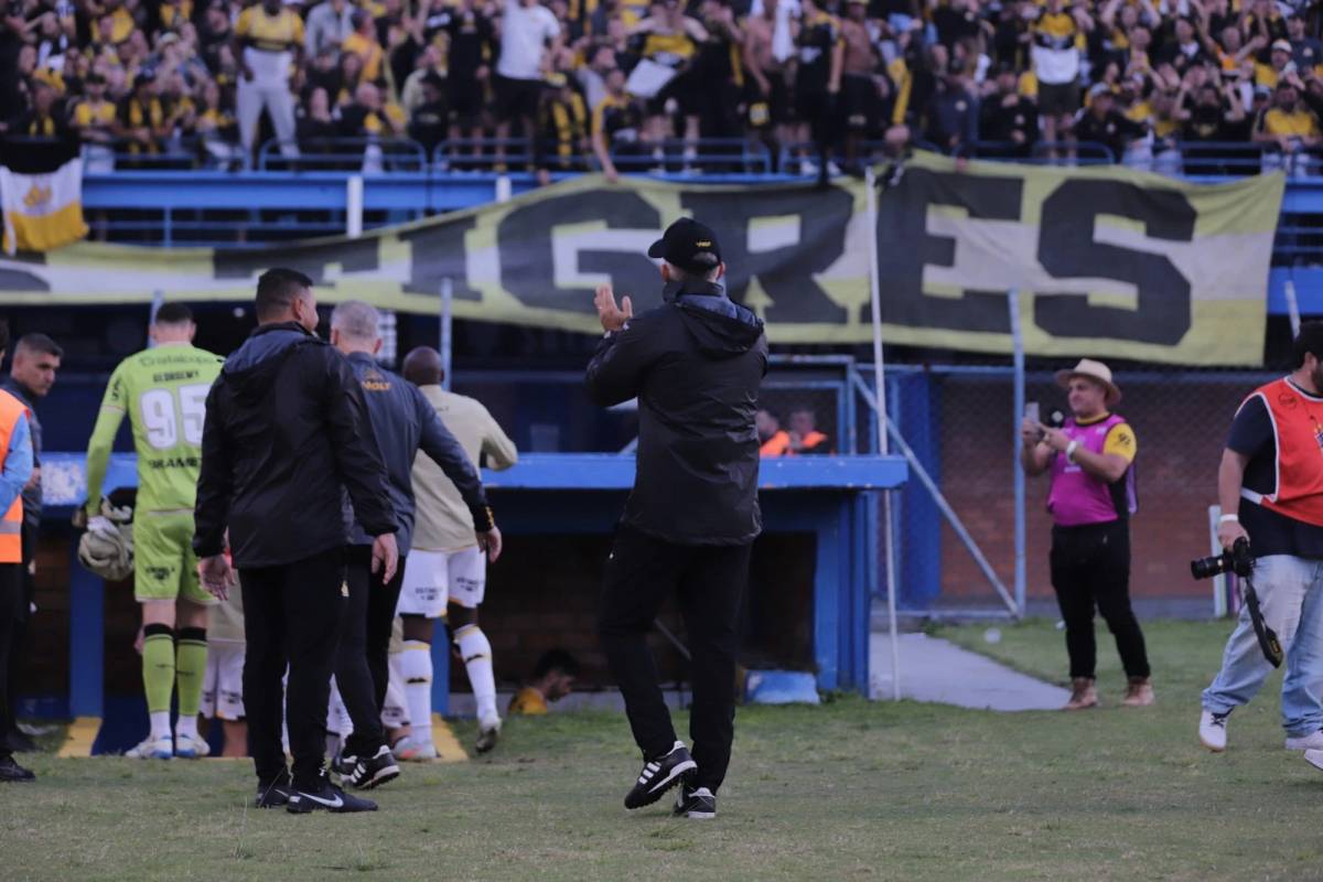 Veja as fotos e os gols do empate entre Avaí e Criciúma — foto 1