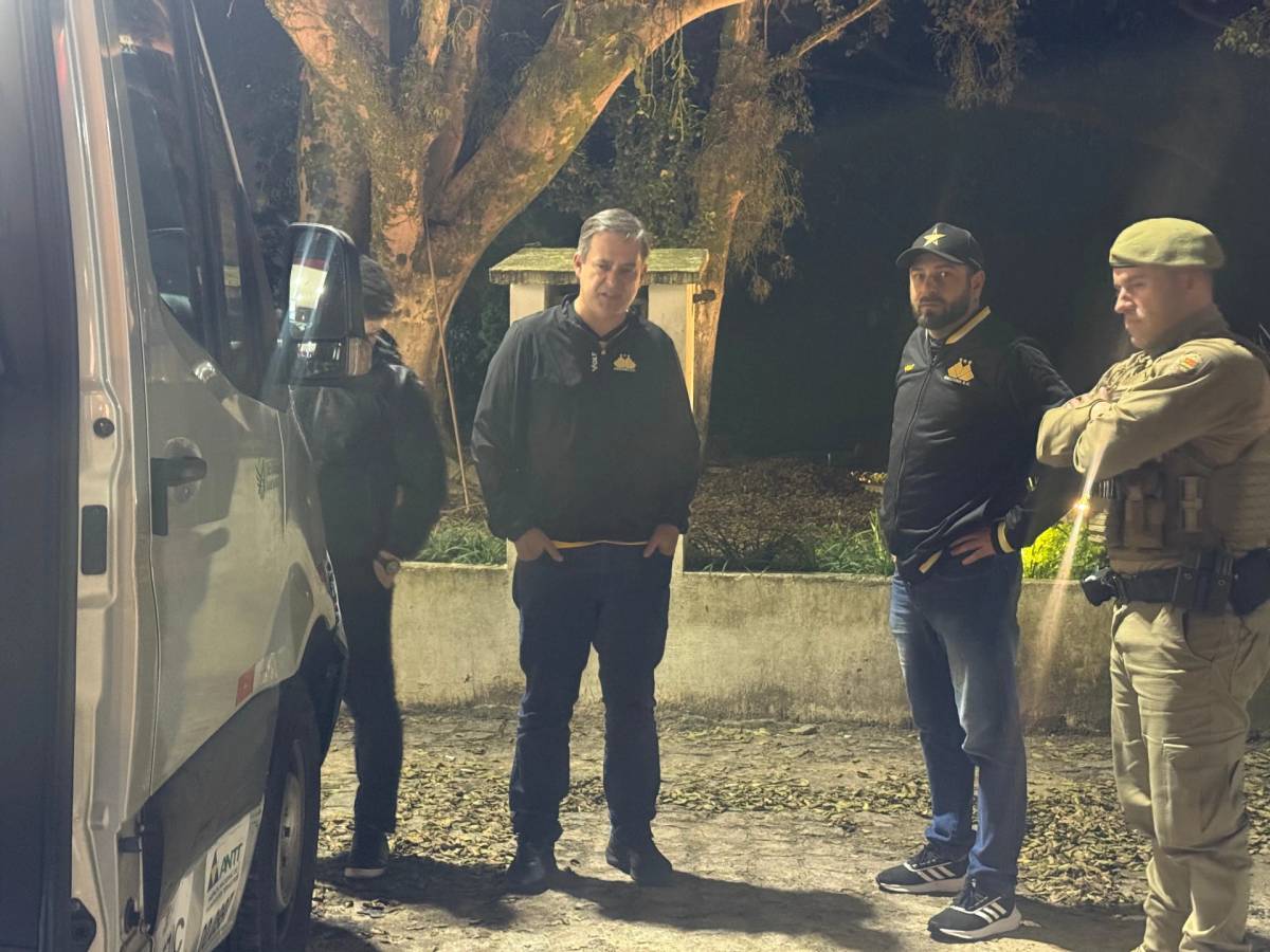 Prefeito de Criciúma condena ataque contra van de torcedores: 'vamos atrás desses marginais' — foto 2